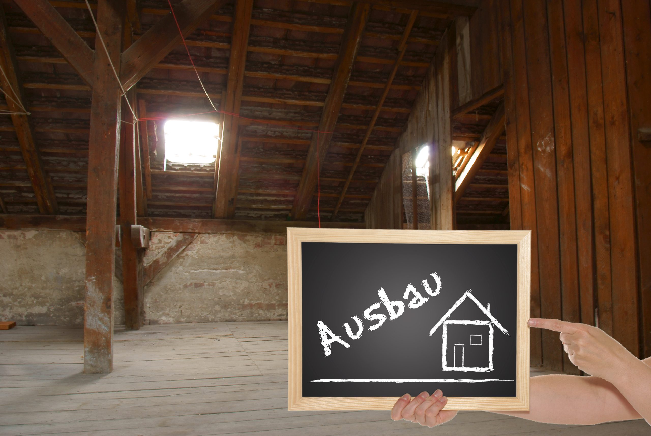 Ein ausgebauter Dachboden schafft mehr Wohnraum und Komfort. Foto: PhotographyByMK / stock adobe
